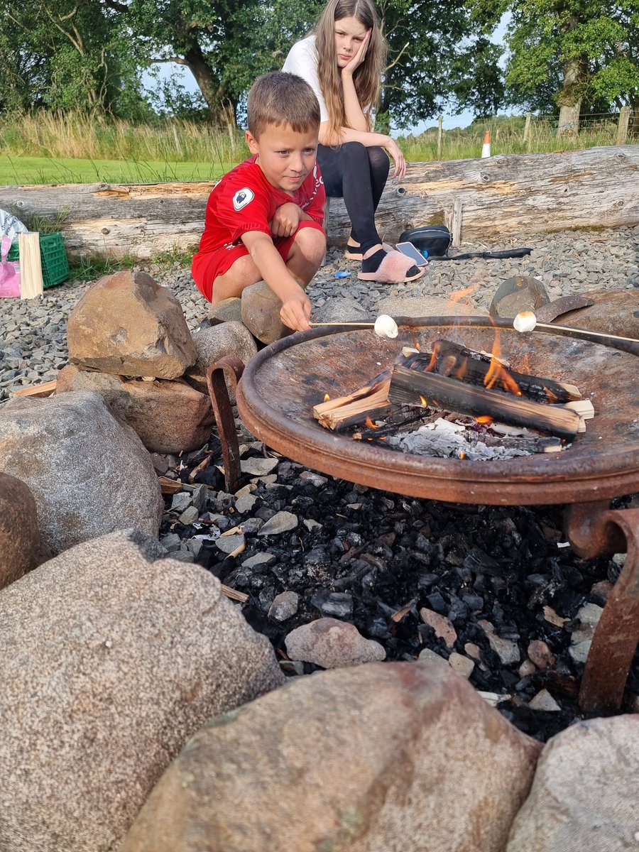 elishatay02's tweet photo. Me and my youngest had the honour of being apart of Scrans residential. What an absolute pleasure making memories, exploring and adventures with a awsome bunch. celebrating a very special 16th! #scranfam so inspired by each young person. Thank you all so much for inviting us❤️ https://t.co/nOn9HfEobi