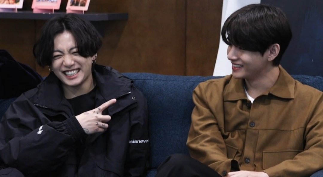 vvvxim's tweet photo. taekook short au.

ㅡ enemies to lovers

katanya benci bisa jadi cinta. tapi kira-kira kalimat itu cocok gak ya buat dua sejoli yang sering banget ribut dikelas? https://t.co/u2MzyoFEgk