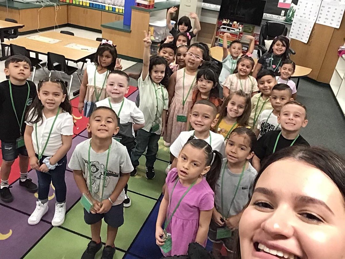 Mariade34991734's tweet photo. We had a great first week of school 🎉 #scamathew https://t.co/aBH8nSbx63