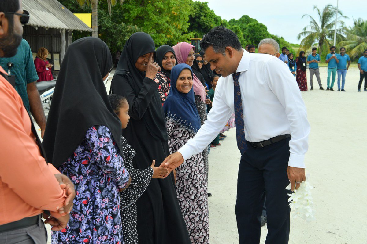 ރައީސުލްޖުމްހޫރިއްޔާގެ ނައިބު <a href="/FaisalNasym/">Faisal Naseem</a>  ނޮޅިވަރަމަށް ވަޑައިގެން ރަށުގެ ހާލަތު ބައްލަވައިލައްވައިފި.. 

📸 <a href="/presidencymv/">The President's Office</a>