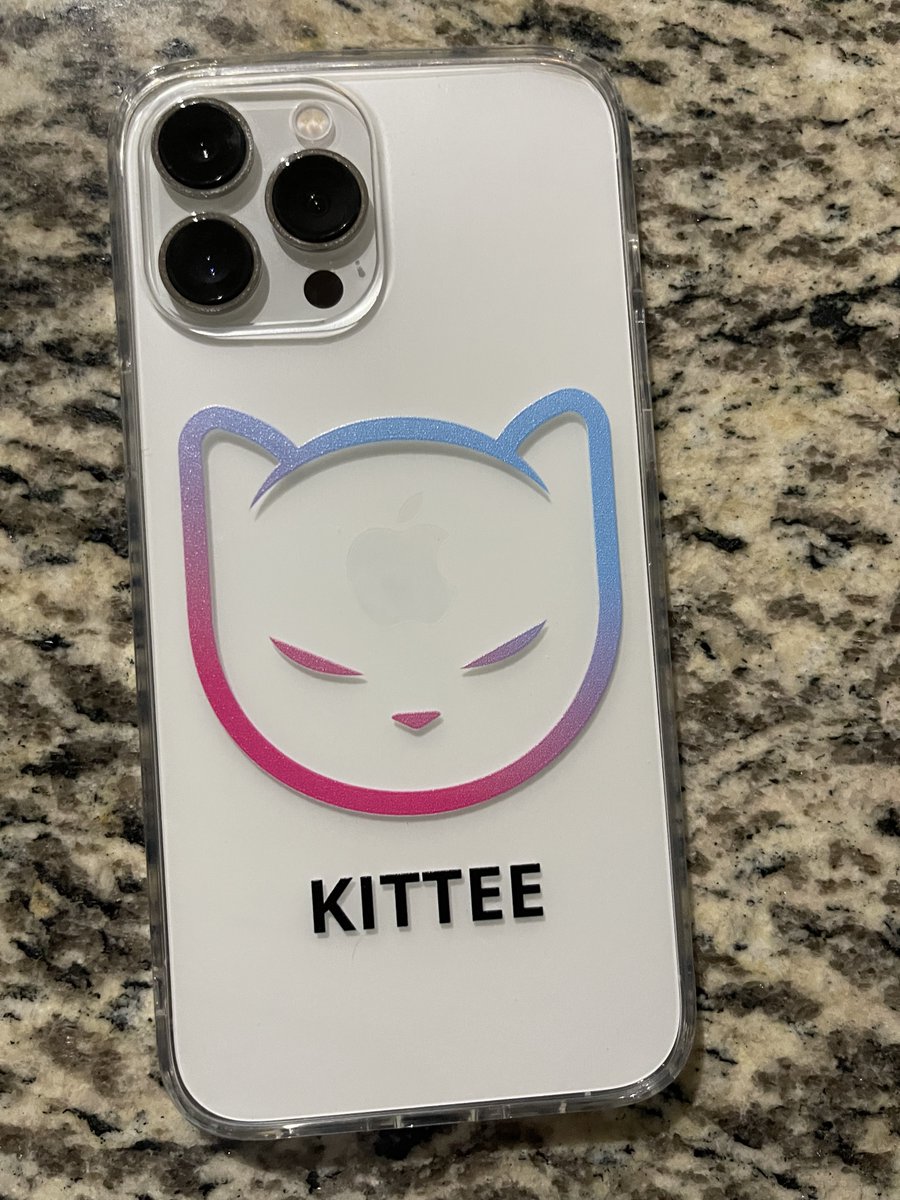funksback's tweet photo. @marketwirenews Got mine today LOVE IT! Didn’t know this but it has the protective corners on the back. So sweet! Thank you 🙏 #KITTEE #Caturday Love ❤️ https://t.co/y97wmeIu5G