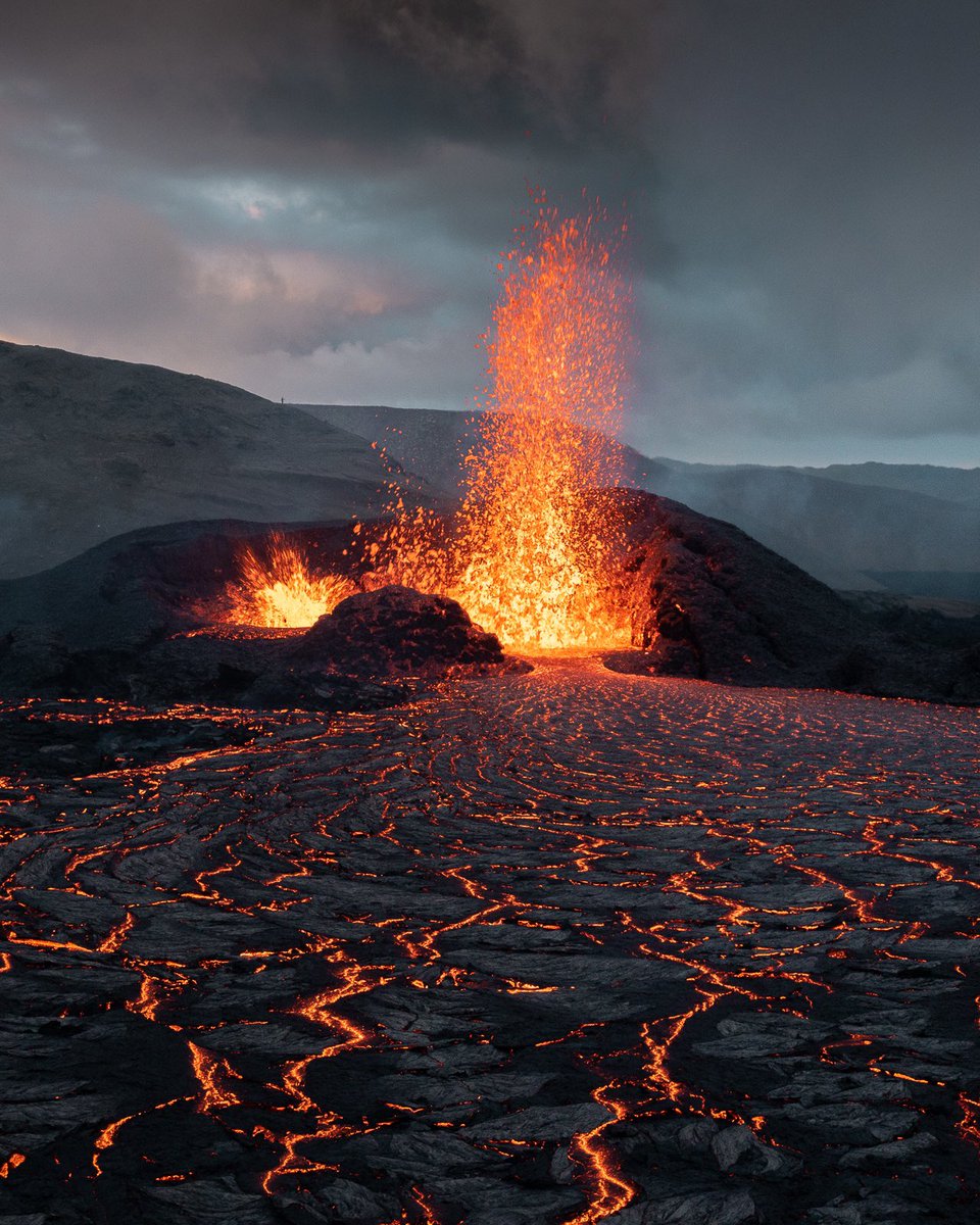 gardarolafs's tweet photo. gm 🌋 The eruption in Iceland is getting more powerful, hiked up to Meradalir last night and captured some incredible moments! This was one of them 📸 #iceland https://t.co/5a27uFifu4