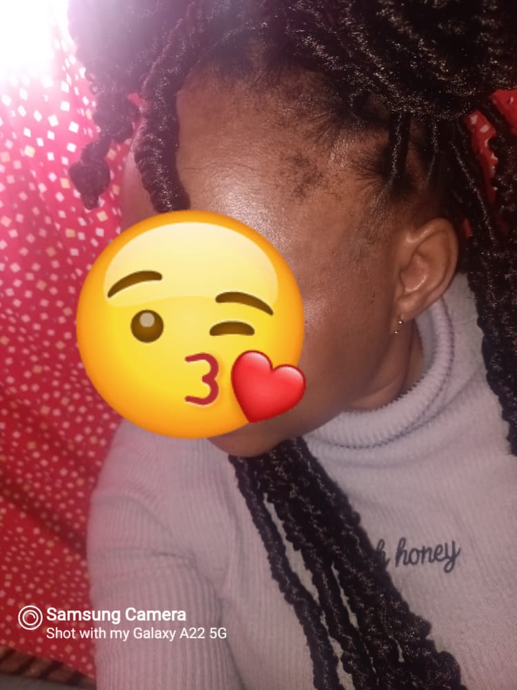 Qokani's tweet photo. the lady says I need to show off. She is so thankful and happy.

Wow look at her skin, Godly herbs kodwa maan! 😍🍀💚🙌🏿 https://t.co/dGthC2cTxe