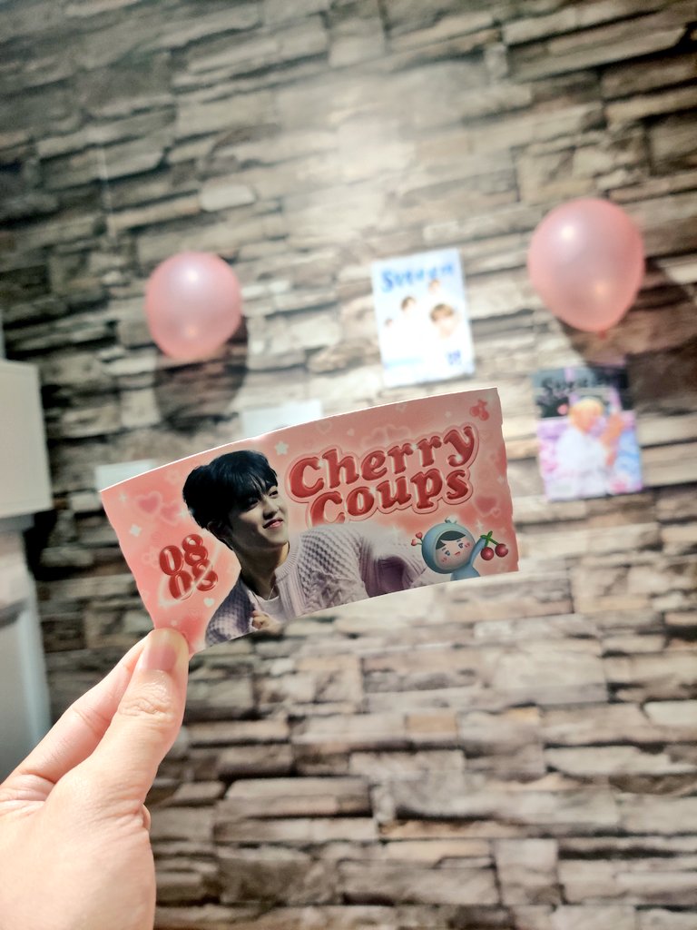 gnaini___'s tweet photo. today at #SummerForCheol by @SummerforCheol and #cherrycoups by @seventincarats ✨✨ made it to clown history when we got asked if we were the ones that dressed up for the previous gose-themed cafe @meganem00g @fluffystsg https://t.co/S42eoD3Jhx