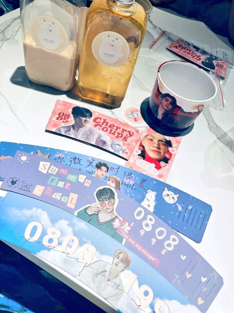 gnaini___'s tweet photo. today at #SummerForCheol by @SummerforCheol and #cherrycoups by @seventincarats ✨✨ made it to clown history when we got asked if we were the ones that dressed up for the previous gose-themed cafe @meganem00g @fluffystsg https://t.co/S42eoD3Jhx