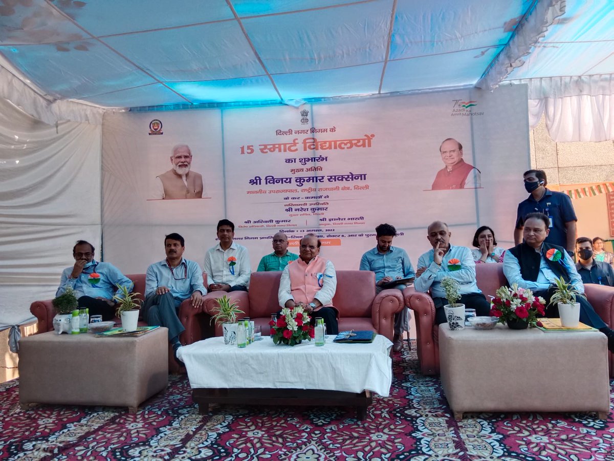 PhysicalBranch's tweet photo. An inaugural ceremony for 15 smart schools of MCD was held at M.C.P.S R.K Puram sec-8. Our honourable chief guest @LtGovDelhi Mr. Vinay Kumar Saxena and other dignitaries  @GyaneshBharti1, Mr. Naresh kumar, Mr Vikas Tripathi  @AshwaniKumar_92 are welcomed at the school premises. https://t.co/IgtrTeVD3Z