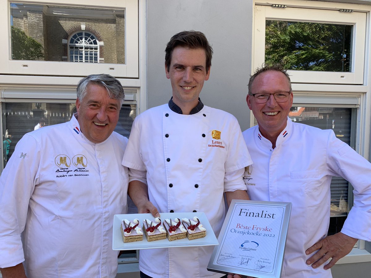 Na een spannende keuring van onder andere deze twee Meester Boulanger en Meester Patissier Robèrt van Beckhoven &amp; Wietse Schiere. Is onze #oranjekoek gekeurd en beoordeeld met een geweldige 2de prijs!!
Er waren 27 bakkers die meestreden voor de hoofdprijs wij zijn #trots #grutsk