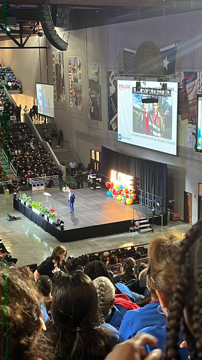 BannisterInbox's tweet photo. “A teacher change my life, so I became a Teacher” Power Words of Inspiration #AldineConvocation2022 #AldineStart22 #AldineConectado @kujawa_primary https://t.co/u58OaGQes9
