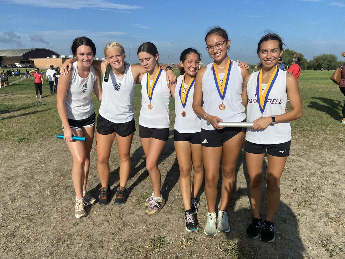 BluffCross's tweet photo. Successful first meet today for FBXC. Excited for the season and the success to come! ##FBXC #CPH #SWARM https://t.co/aJ4RKkhS8r