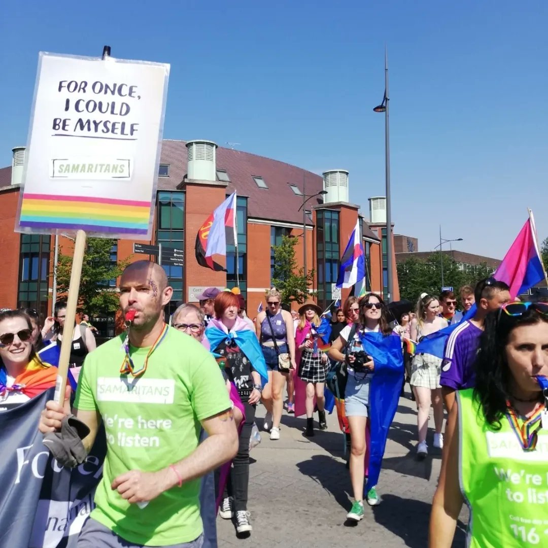 SwindonLibrary's tweet photo. Fantastic atmosphere outside Central Library today. Happy #SwindonPride! ❤️🧡💛💚💙💜🤎🖤 https://t.co/ukmuItsYsA