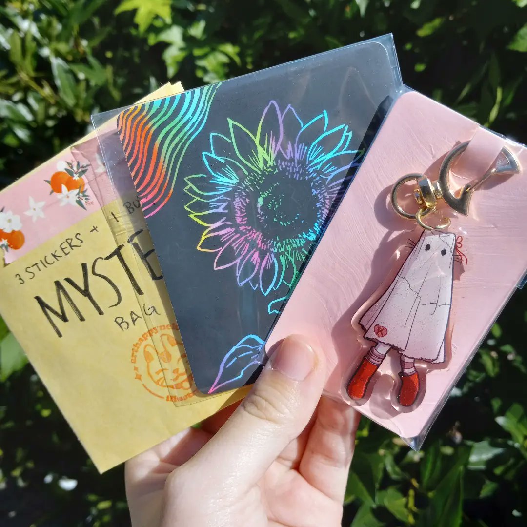 arthappyneko's tweet photo. TODAY August 13 @ 3-6PM I will be selling at the #sunflowersoflisbon at #maplelawn !! The admission to the festival is $15 in cash or online. See you there! #acryliccharms #SmallBusiness #etsyshop https://t.co/S0cN8PhMUM