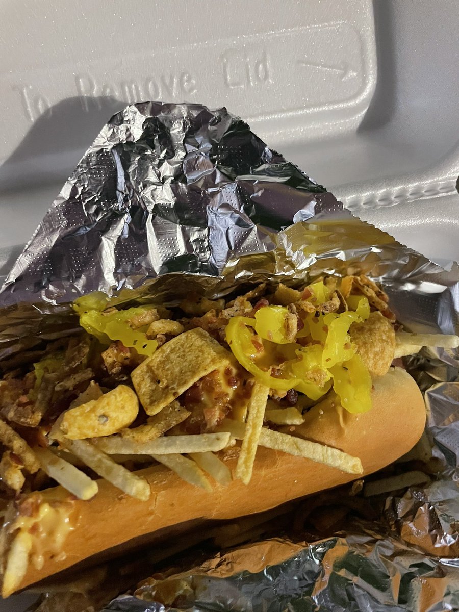 fauxrillz's tweet photo. @vanetti I went to the art walk in Mobile last night and ordered this monster hot dog after drinking much alcohol. The toppings I chose are: chili, cheese, bacon, banana peppers, French onions, tato stix, and Fritos. It was worth the heartburn I’m feeling now. https://t.co/wn1agSw9mJ