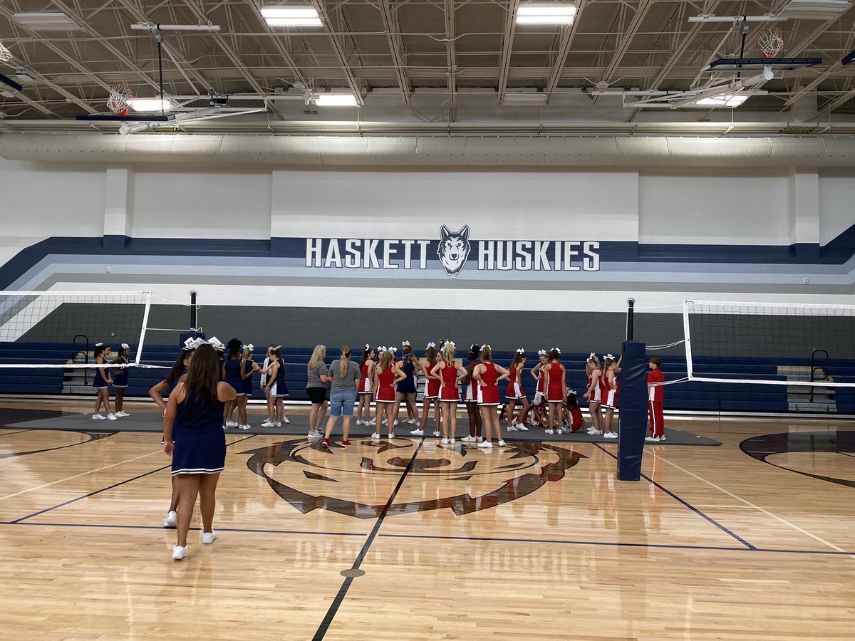 HaskettCheer's tweet photo. Itβs a beautiful day for some stunts with our cheer sisters! ππ½ @HaskettJH @carrie_lowery #wearehaskett ππ€β€οΈ#KatyNation https://t.co/w1ZdVDrq6l