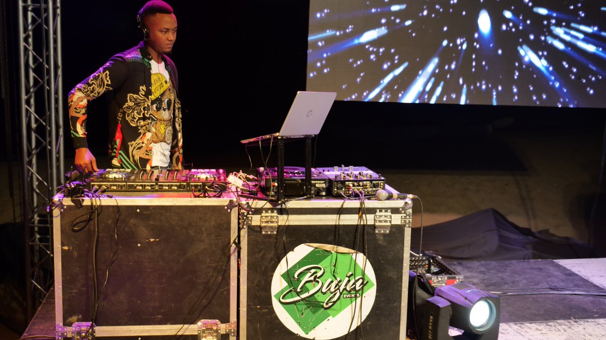 bujaevents's tweet photo. bujaevents vous accompagne dans toutes vos soirées.#partypeople2022
#bujaevents
#christalevent
#events https://t.co/CvttuJrmto