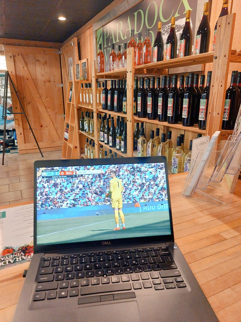 stardust1006's tweet photo. Watching footy and selling wine. Living the dream 😂 #ManCity #MCIBOU #MyPLMorning @ManCityUS @1stStateBlues https://t.co/UMAOyofZrA