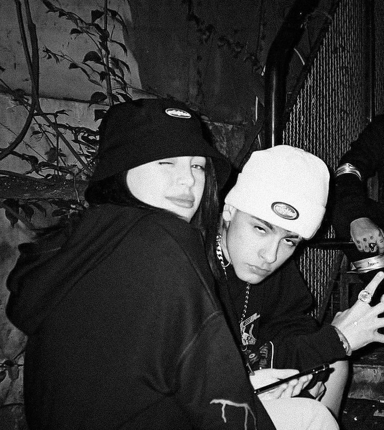 .                《 NakTana 》

- Que loco la forma en la q empezo todo, y que locura teniamos ese dia, y mira ahora, no se que hacer sin vos, y Akira una bebé hermosa, nueestra hija es de lo que estoy mas orgulloso, de vos por superar tus miedos, y prometo cuidarte toda la vida.