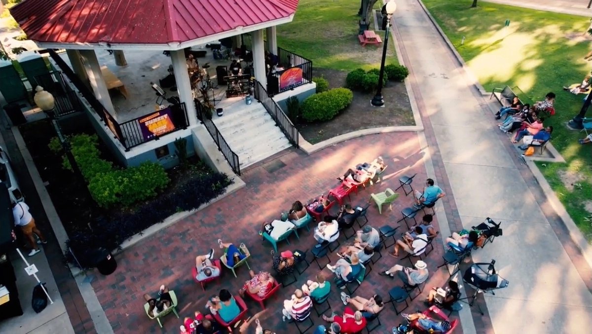 DowntownMemphis's tweet photo. TOMORROW! 🎷 Grab a lawn chair and come see Frog Squad at Sunset Jazz from 6-8pm in Court Square Park! Enjoy an afternoon of great entertainment at this FREE family-friendly concert series! https://t.co/icRKBXbbo0

#downtownmemphis #sunsetjazz #memphismusic https://t.co/n6EDn3uPCc