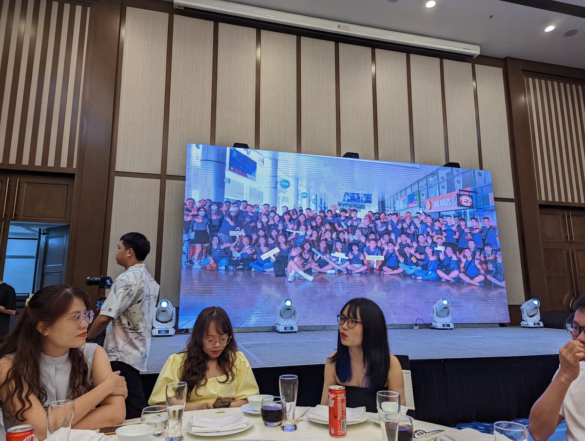 KanakoTropical's tweet image. パーティーに参加させてもらいましたー！活気があってみんなすごく楽しそうでめちゃめちゃ刺激受けまくり😍
食事も美味しかった🍴
ありがとうございました😊
#モンスターラボ
#monstarlab
#ベトナムの社員旅行
#ハノイから
#久しぶりに友人とも再会