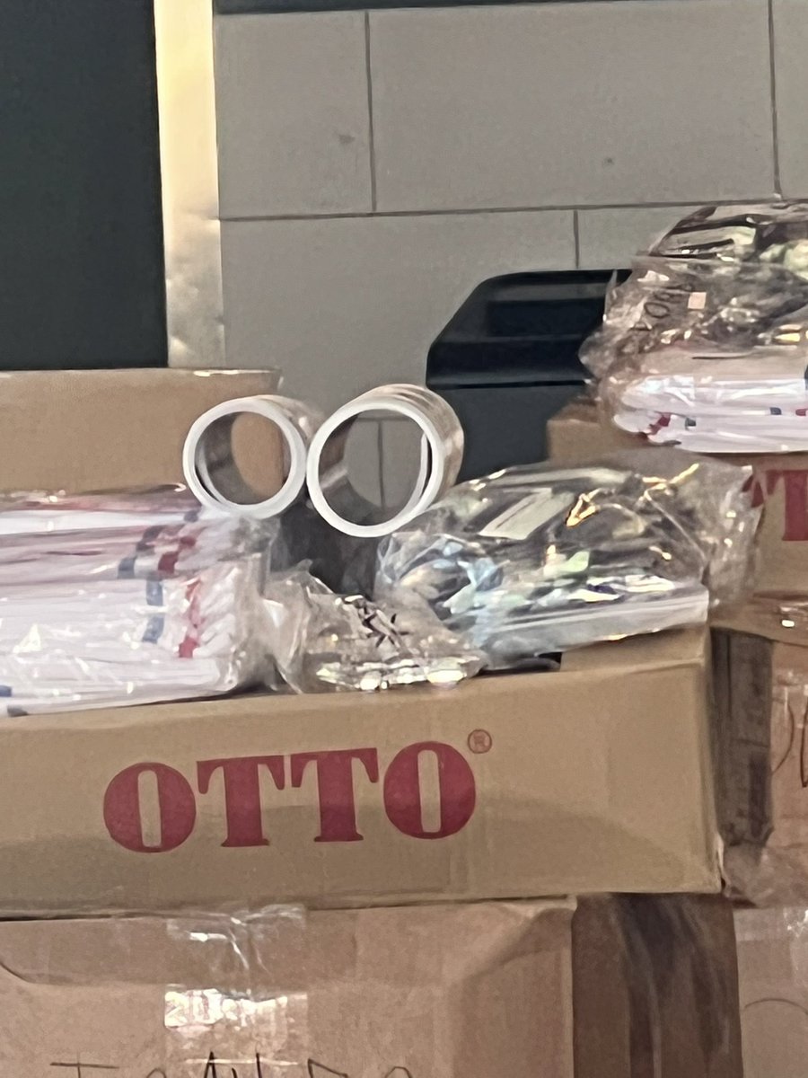 hsdaily's tweet photo. A look at the new merch available for #LoveOnTourToronto! (via @itslayaal) https://t.co/NKgQwiC8zK