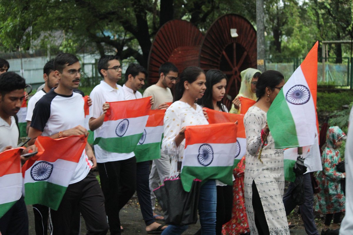 NCC_IIT_Bombay's tweet photo. Jai hind
Patriotic slogans echoed through @iitbombay today at 6:30 am as the #PrabhatPheri rallied on the main road. Flag wavers marched in unity in white outfits. Even rain couldn't dampen thier enthusiasm for 75th #IndependenceDay 
@mah_coy 
@HQ_DG_NCC 
@ncc_dte https://t.co/b3ISLnAEgh