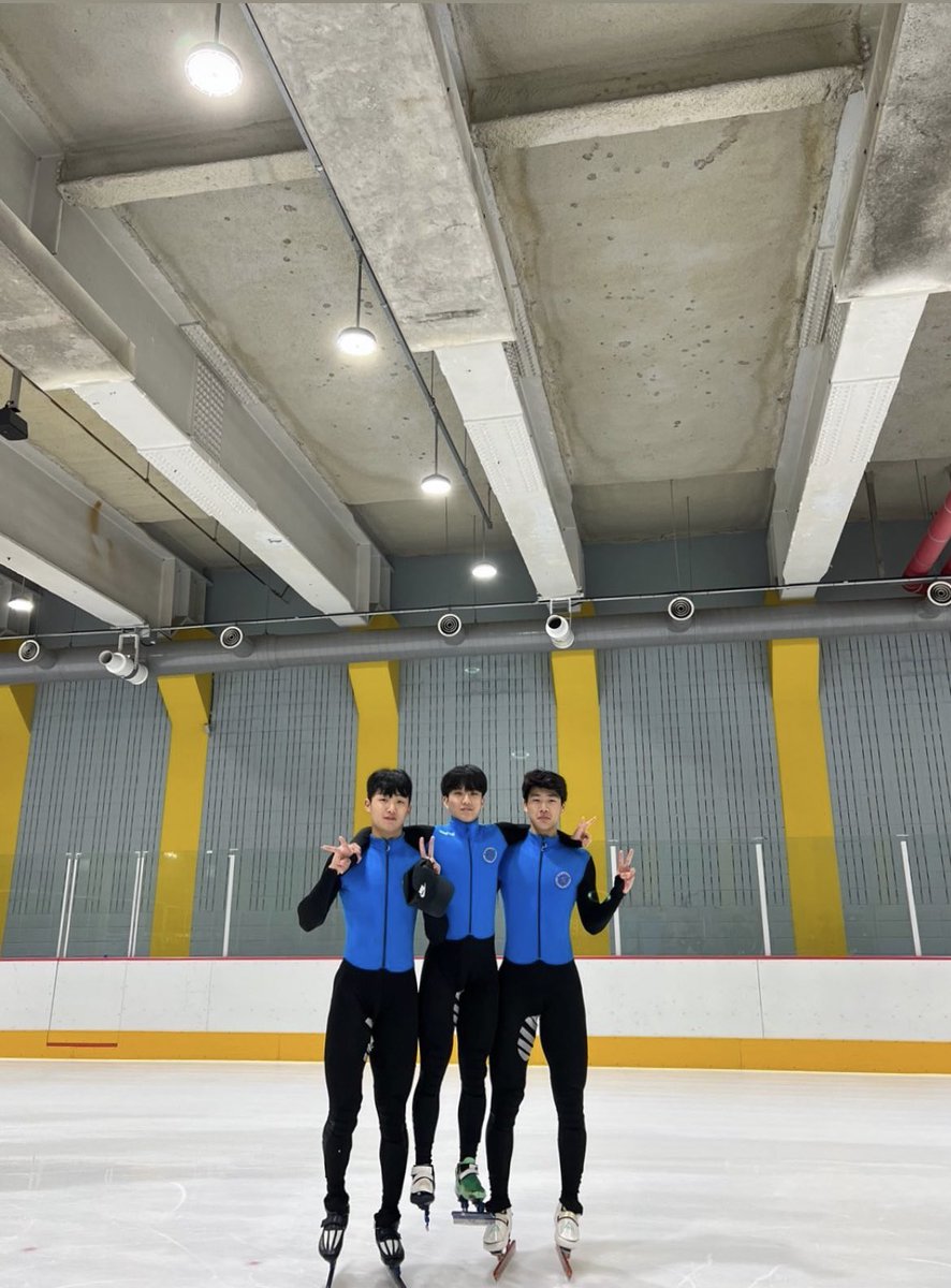 gneyee's tweet photo. 녕이 나름대로 즐거운 상비군 생활을 보냈나보구만 😌😌 https://t.co/MOYyXYf2eI