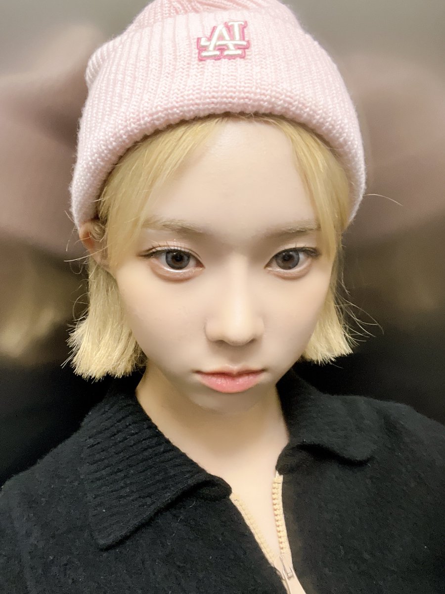winrina_bbl's tweet photo. ⭐️💭 220813
[11:32pm KST]

“Today’s fansign call was really fun too!! There’s a lot of MYs that I met for the first time… I hope we get to meet even more more often next time🤍♥️” https://t.co/Eaov9wtjjs