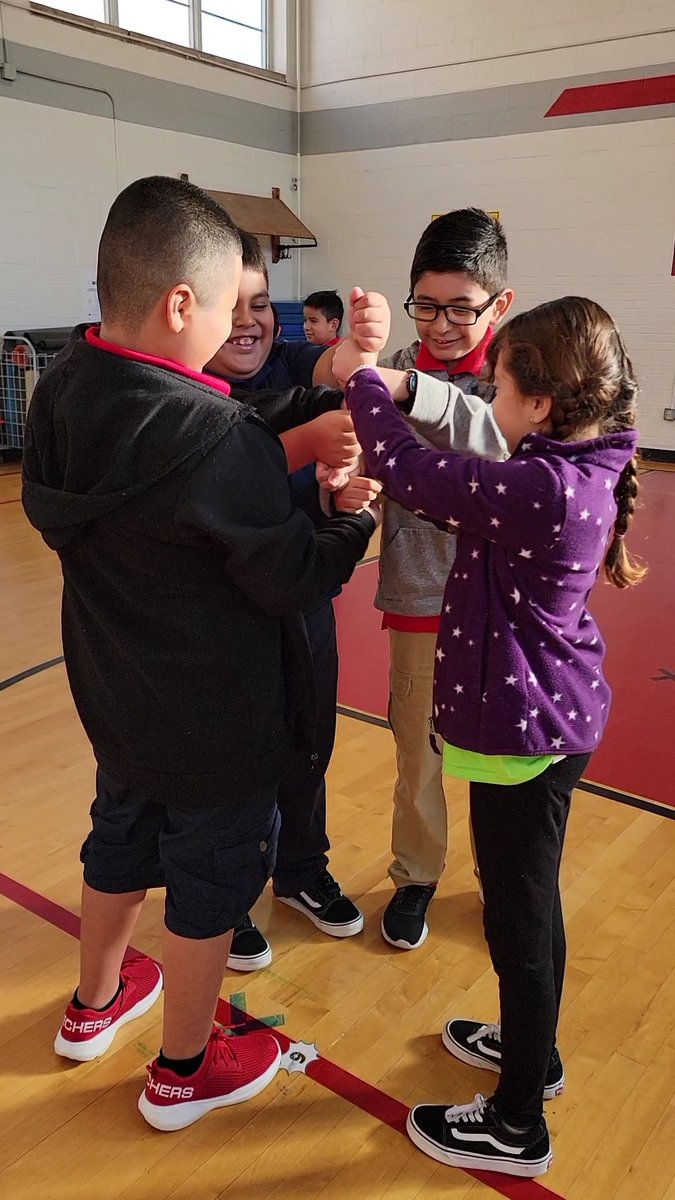 Cch_Williams_FG's tweet photo. Thanks @mortonmoves for the carpool partners activity! The kids LOVED it & it was such a smooth way to transition to groups for our game after! And shout out @RayGrayPE for the salt/pepper handshake! Also a big hit with the kids! Smiles all around 😁 #PhysicalEducational #PhysEd https://t.co/fIS8N3khxW