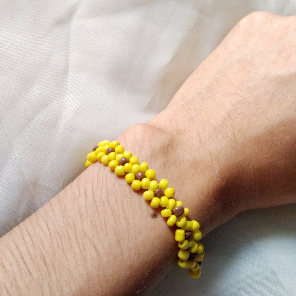 _hyuckart's tweet photo. 🌻 SUNFLOWER COLLECTION 🌻

shout out co-sunflowers, introducing to you one of the item under sunflower collection. this sunflower bracelet is inspired to NCT's Haechan solo fandom name.

prices:
XXS to S - 30 pesos
M to XL - 40 pesos https://t.co/Sv4a7yYHdv