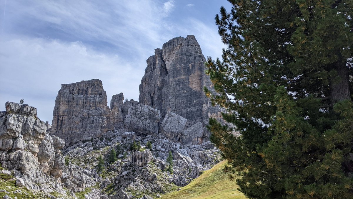 ivn77's tweet photo. Giretto alle 5 torri con visita alle trincee della prima guerra mondiale.
Domani bike park a Cortina 🚵😜 🤟🏻#socrepes https://t.co/0bfPwAZJX2