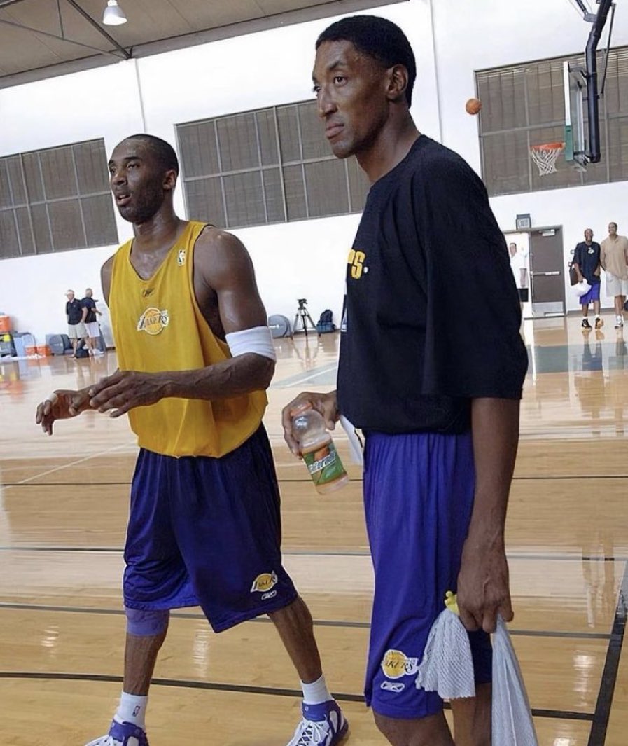 Fans Go Crazy After Rare Picture Emerges of Kobe Bryant and Scottie Pippen  Practicing at Lakers Training Camp - EssentiallySports