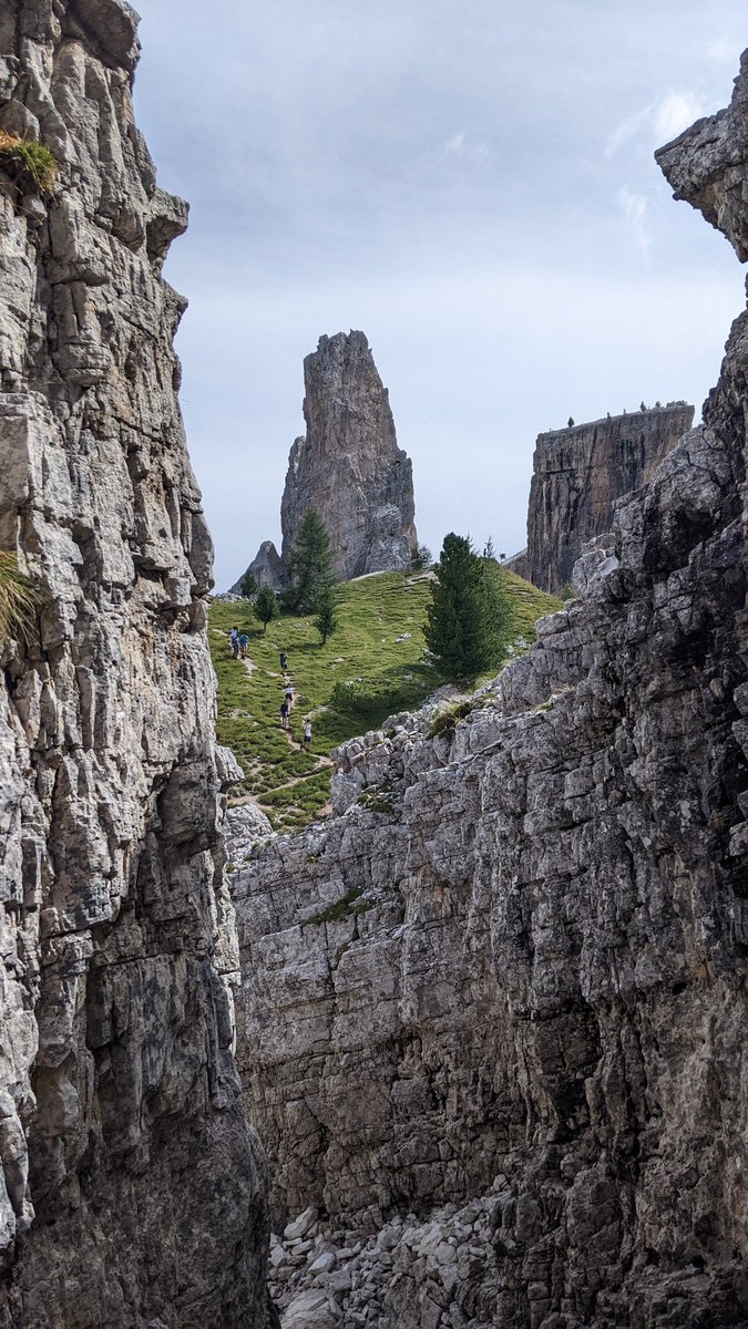 ivn77's tweet photo. Giretto alle 5 torri con visita alle trincee della prima guerra mondiale.
Domani bike park a Cortina 🚵😜 🤟🏻#socrepes https://t.co/0bfPwAZJX2