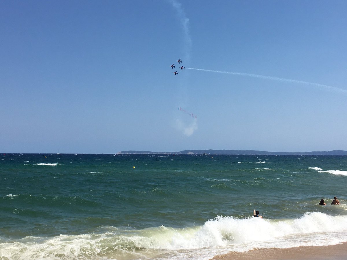 JuL_PERS's tweet photo. Waououhh 🤩🏝☀️🌊 ✈️ 
Et ce n’était que la répétition !
Hyper impressionnant 😮
A demain pour le show !
⁦@PAFofficiel⁩ ⁦@Armee_de_lair⁩ ⁦@OTLAVANDOU⁩ ⁦@MairieLavandou⁩ ⁦@Var_Matin⁩ ⁦@VisitVar⁩ https://t.co/Tgg8Ki8KmU