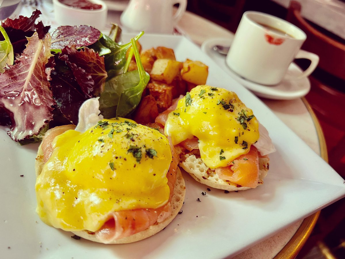 Good morning, weekend! Who’s in the mood for a smoked salmon Benedict? Bon appetit! 
#mannysbistro #smokedsalmonbenedict #eggsbenedict #brunch #brunchnyc #weekendvibes #weekend #weekendbrunch #eggs #eggsbenny #salmonbenedict #nycbrunch #nyc #newyork #newyorkcity #forkyeah #nomnom