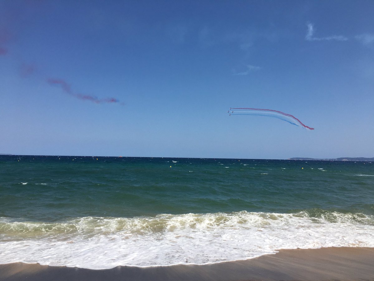 JuL_PERS's tweet photo. Waououhh 🤩🏝☀️🌊 ✈️ 
Et ce n’était que la répétition !
Hyper impressionnant 😮
A demain pour le show !
⁦@PAFofficiel⁩ ⁦@Armee_de_lair⁩ ⁦@OTLAVANDOU⁩ ⁦@MairieLavandou⁩ ⁦@Var_Matin⁩ ⁦@VisitVar⁩ https://t.co/Tgg8Ki8KmU