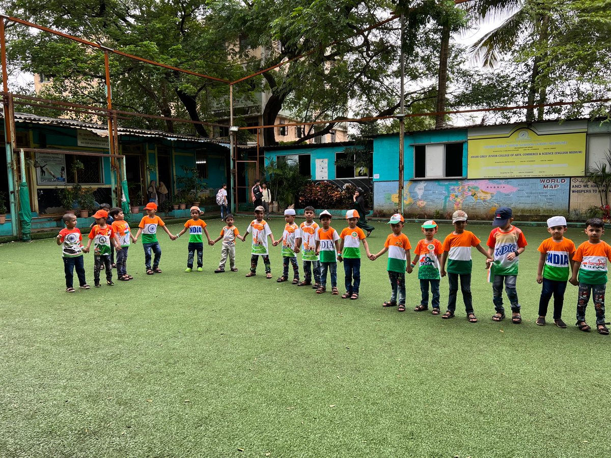 ALUMMAH9's tweet photo. Al-Ummah English School along with every citizen of #India is celebrating it’s 75th Independence #AzadiKaAmritMahotsav Amrit Mahotsav meaning Nectar of grand celebration which signifies the 75 years of India's independence from British Raj https://t.co/IwLyPvNUut