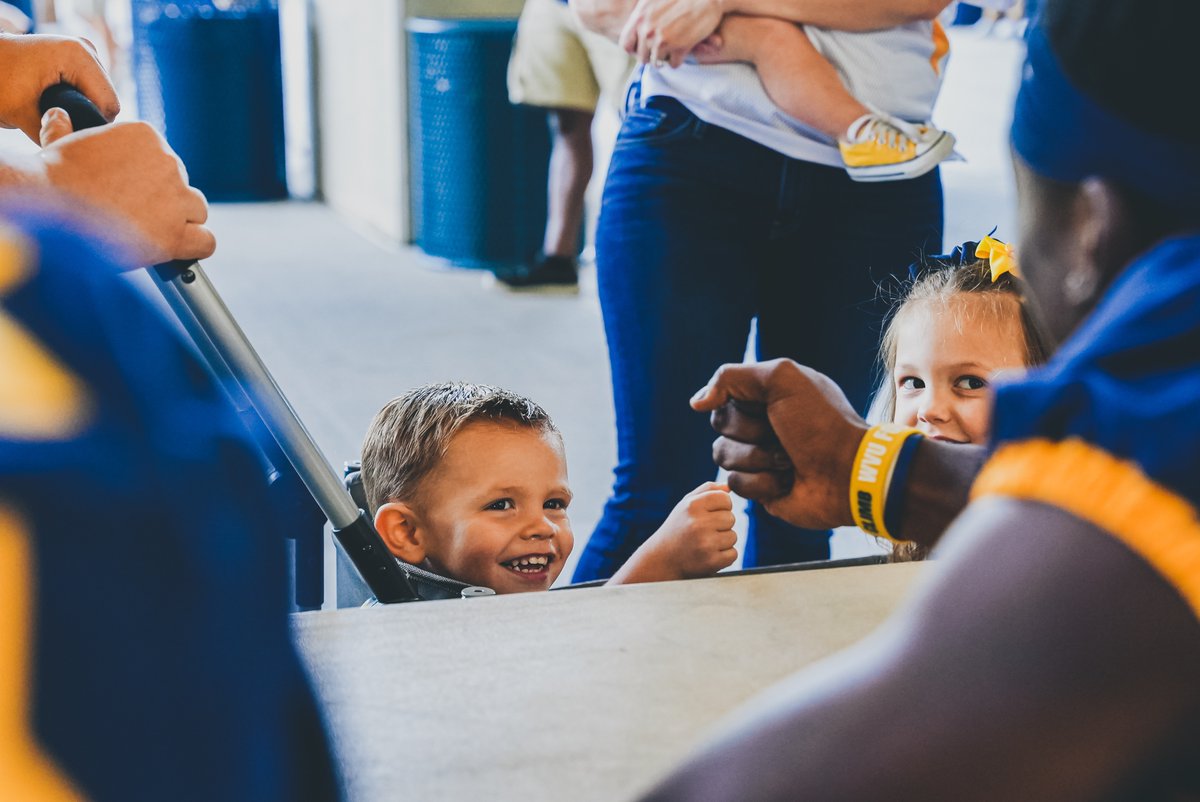 WVUSports's tweet photo. That moment when you get to meet your favorite player 🤩

#HailWV https://t.co/emiiLg3jS0