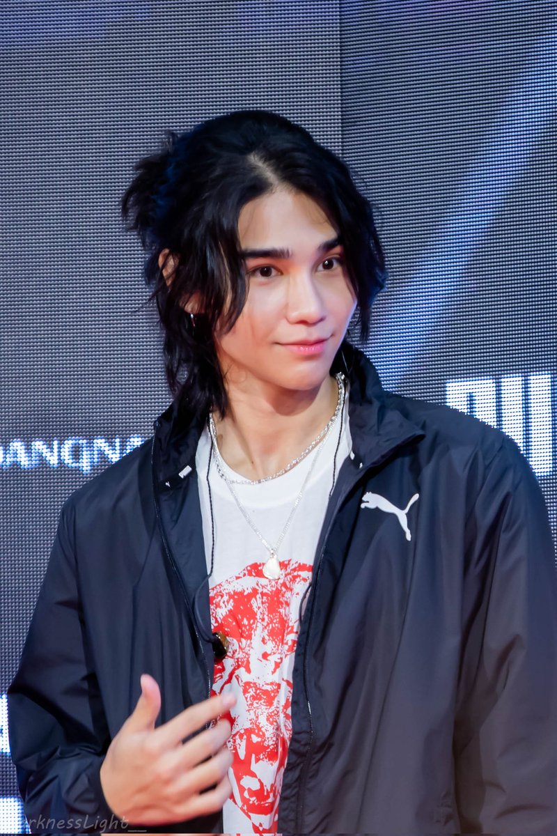 jeffsaturspace's tweet photo. #JeffSatur at the Grand Opening of PUMA New Concept Store 

#Saturdayss #PUMATHAILAND #PUMACATTH

cr. @DarknessLight__ https://t.co/GyVpd4v4Bb