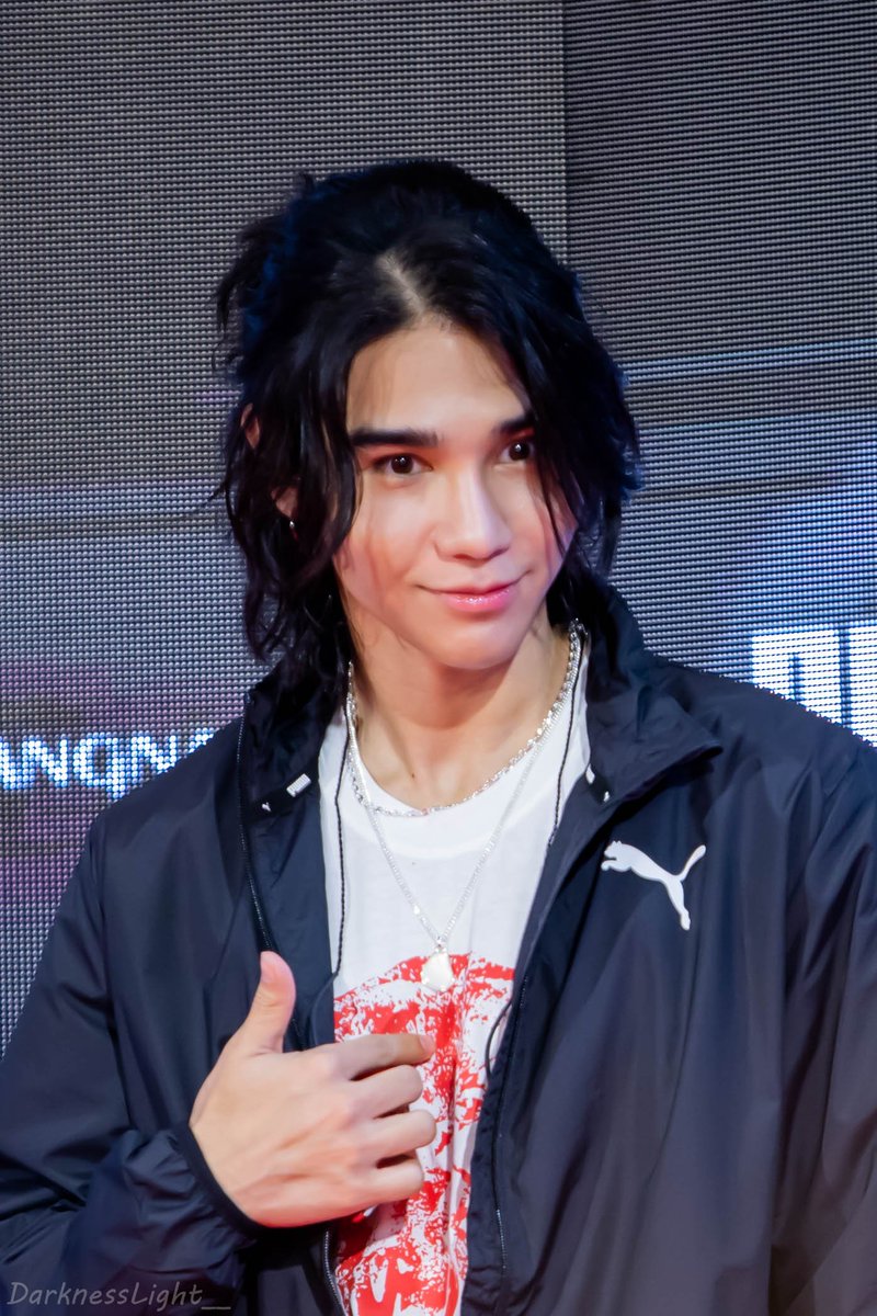 jeffsaturspace's tweet photo. #JeffSatur at the Grand Opening of PUMA New Concept Store 

#Saturdayss #PUMATHAILAND #PUMACATTH

cr. @DarknessLight__ https://t.co/GyVpd4v4Bb