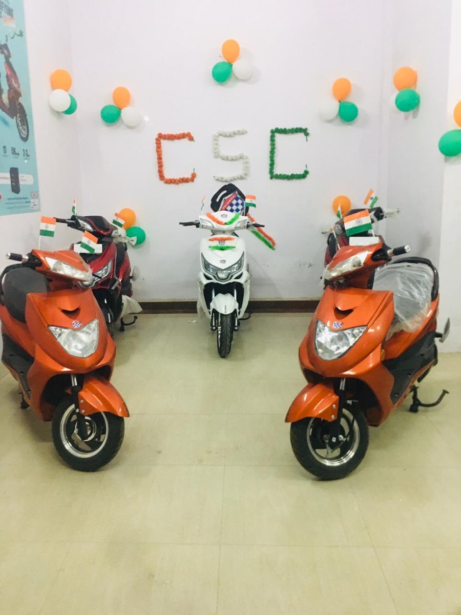 AravGK's tweet photo. #CSCVLEEMD Mayank Kulthia Rocks his Showroom for #IndependenceDay Celebrations!!! #CSCRuraleMobility changing lives touching hearts!!! #Applyfor your License today at #CSCeMobility website! hurry! #CSCeGov_ #dintya15 #PollutionSeAzadi #Environment https://t.co/J202jctNhF