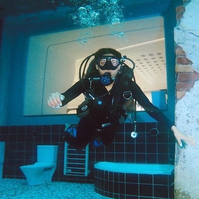 iyerdrithi's tweet photo. such an incredible experience at Deep Dive Dubai, the world’s deepest pool 🤿🤯🏊🏽‍♀️ https://t.co/P6MzmOxZ1C