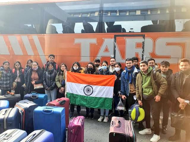 unitedfmgs's tweet photo. #Ukrainereturnstudents know the real meaning of 🇮🇳 flag. We are thankful to Government and @MEAIndia.You worked very hard to evacuate us. We hope @PMOIndia will instruct @NMC_IND to take decision for us 🙏 at least allowing us for Online classes with observership until war stops. https://t.co/YWZjivzsMG