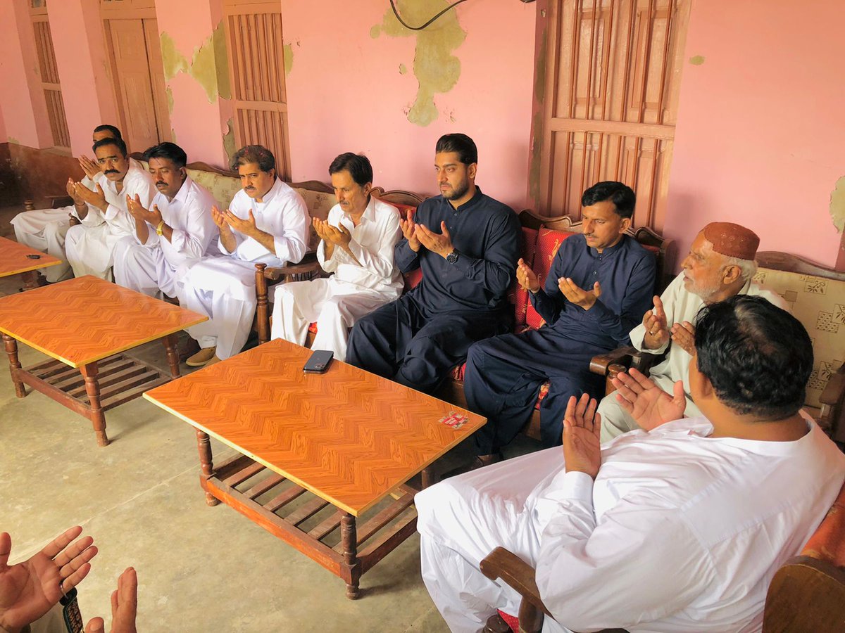 sirajuddin110's tweet photo. MPA @GhanwerIsran visited residence of Akber Khan Jarwar for condolene village Pandhi Khan Jarwar UC Arzi Bhutto district Sijawal Junejo PS15. https://t.co/ukJGj4l95h