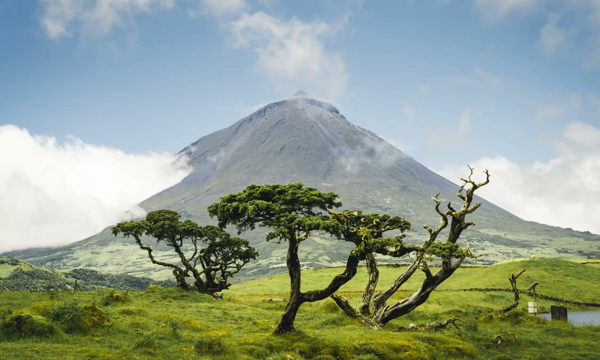 CasaBrisa's tweet photo. #highest #mountain in #Portugal in #Pico #Azores in the #atlantic #Ocean #island #saveourocean #travel #discover the #world #start here @CasaBrisa https://t.co/r5bGmxMkDq