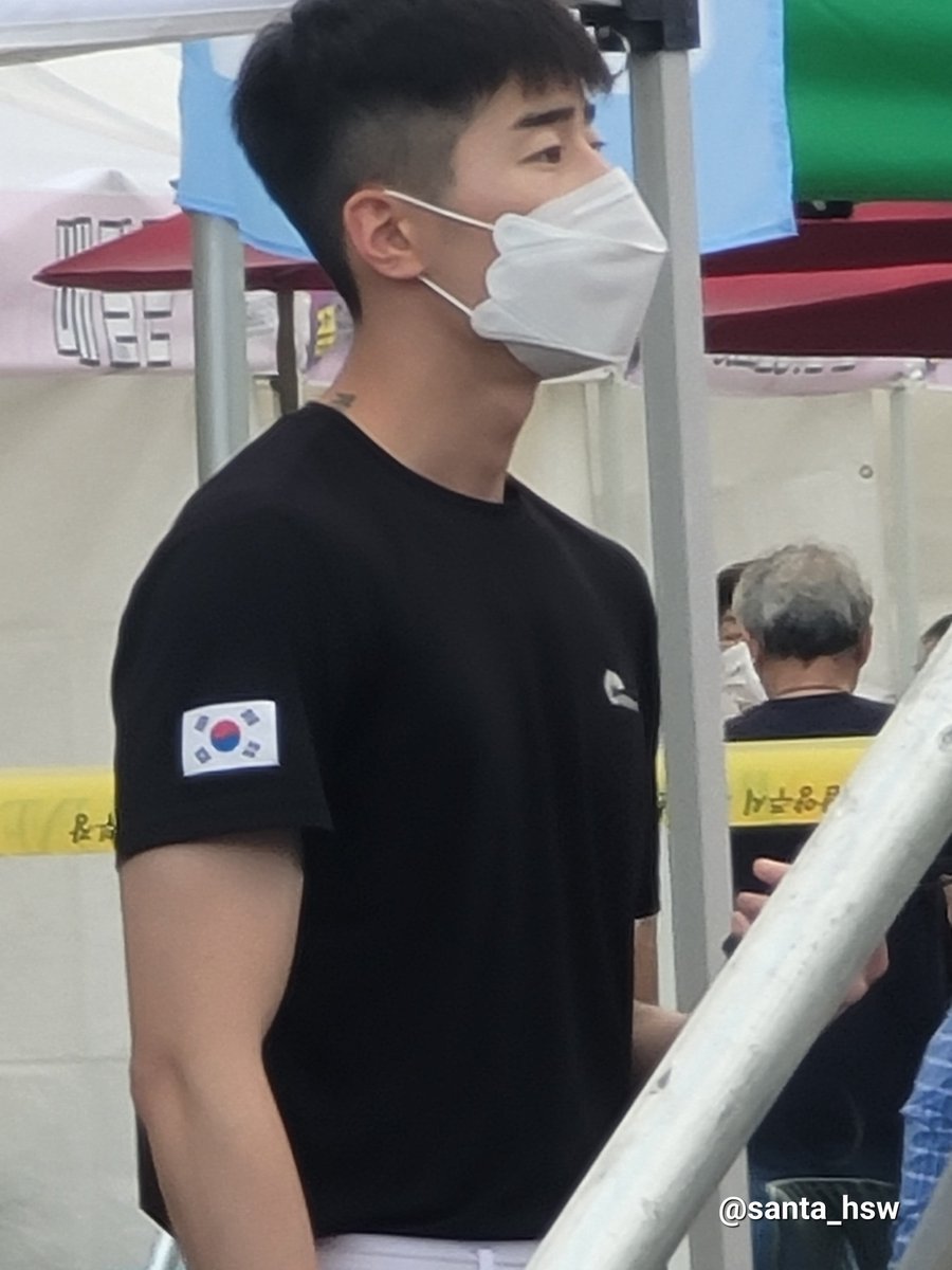 SANTA_hsw's tweet photo. 220813 한승우

늠름 도베르만👏🏻👏🏻

#한승우 #승우 #HANSEUNGWOO #SEUNGWOO https://t.co/wAktSYWmNE
