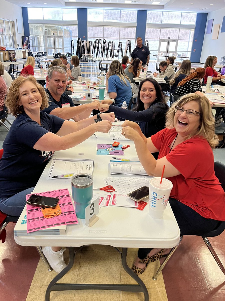 cabralesmariss1's tweet photo. Knock, knock … who’s there? A group of experienced professionals! Thank you TEAM 3 for sharing, and for the laughs! #AubreyISD #InspiringHope #TurnedUpTo11 #meetingthechallenge #groupedbychance #stretchandreview #reigniteyourpassion https://t.co/vRIjssI5In