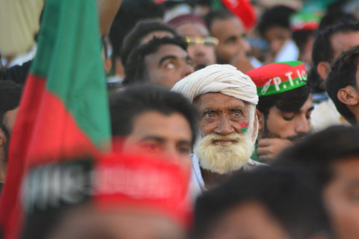 Ye hy junoon!
ساری قوم آج رات 12 بجے عمران خان کیساتھ قومی ترانہ پڑھے گی۔

#آزادی_عمران_خان_کےسنگ