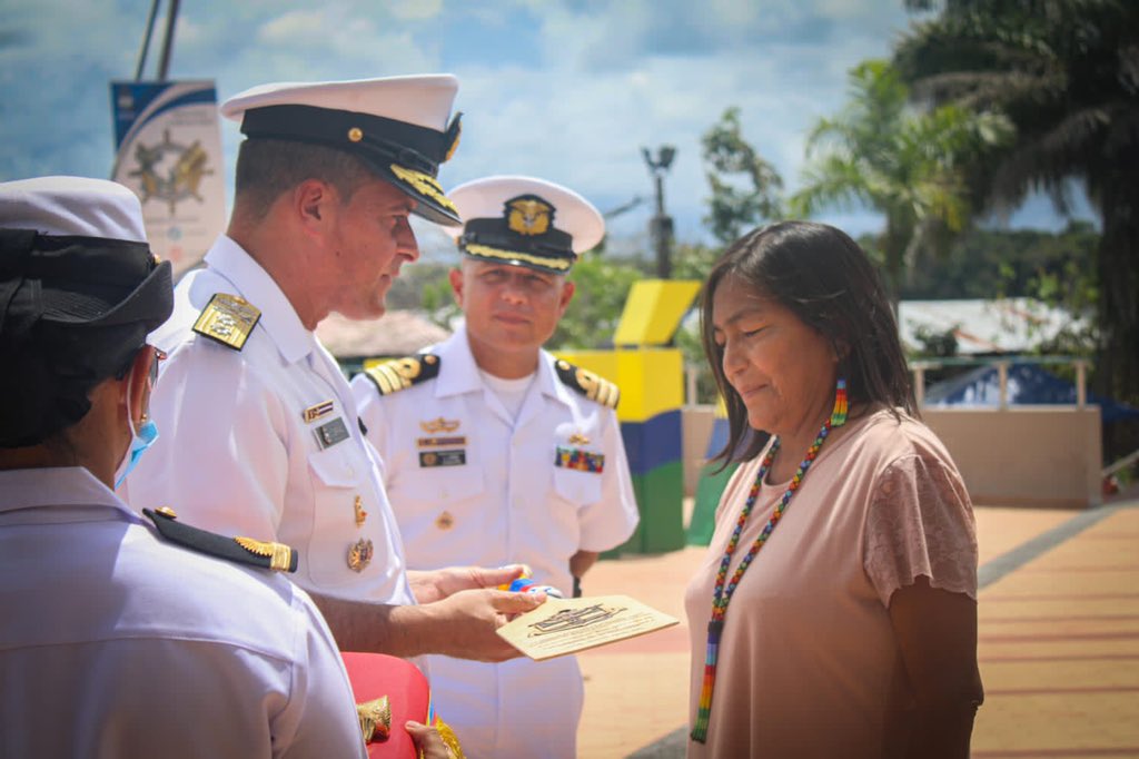 FNO_ArmadaCol's tweet photo. #EsNoticia 🗞 | Así se registró el acto inaugural de Campaña Apoyo al Desarrollo #NavegandoCorazónOrinoquía ⚓️ presidida por sr CA Carlos Serrano #CFNO @ArmadaColombia acompañado por autoridades y comunidad local #Guainía, en Inírida
#FuerzaNavalDelOriente🌅 https://t.co/x877WL9mHi