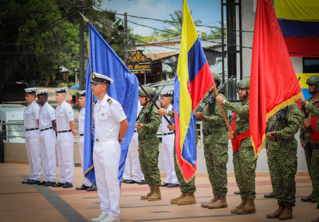 FNO_ArmadaCol's tweet photo. #EsNoticia 🗞 | Así se registró el acto inaugural de Campaña Apoyo al Desarrollo #NavegandoCorazónOrinoquía ⚓️ presidida por sr CA Carlos Serrano #CFNO @ArmadaColombia acompañado por autoridades y comunidad local #Guainía, en Inírida
#FuerzaNavalDelOriente🌅 https://t.co/x877WL9mHi