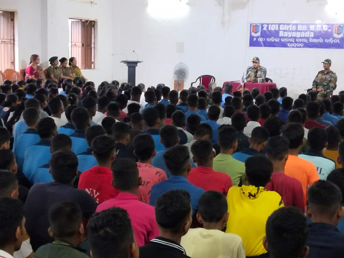 RayagadaNcc's tweet photo. 2(0) Girls Bn Ncc Rayagada
CATC 2 ... votes of Thanks by Col. VS . srinivas to all cadets and staffs.
@chinmayee246 
@dgncc_india 
@Sriniva78045045 
@kalinga_sagar
@Arati_Rani13 
@CMO_Odisha https://t.co/Wfm0ryvYSA