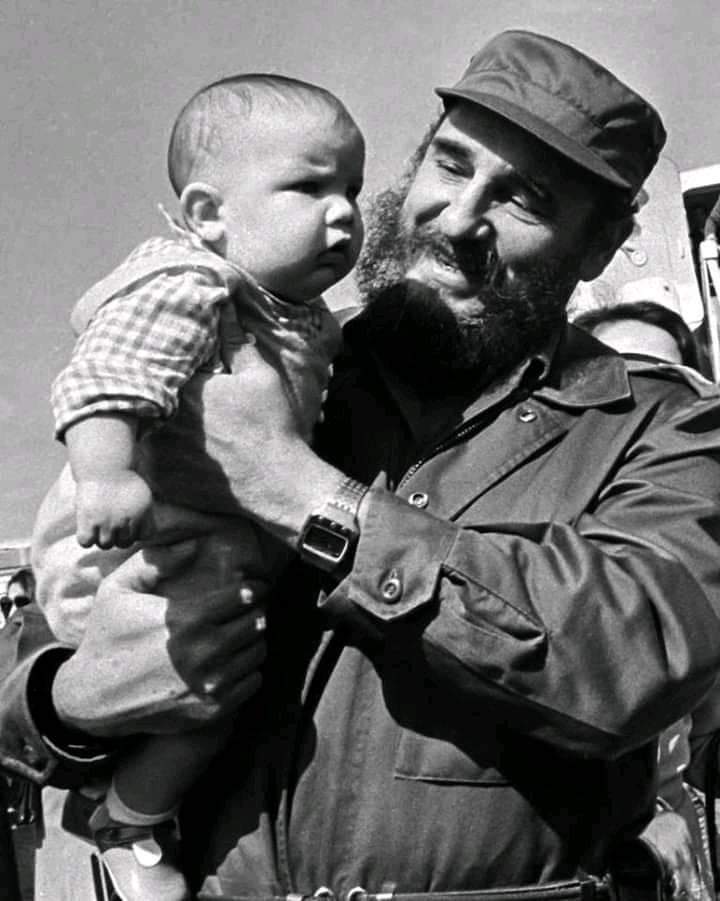Hoy se cumplen 96 años del nacimiento de nuestro Comandante en Jefe #FidelCastroRuz . Siempre está en nuestro corazón. PATRIA O MUERTE. VENCEREMOS. @DeZurdaTeam_ #FidelPorSiempre. @lapatridecuba @haymee_santana @GHNordelo5 @NataliaDeCuba1 @SaulRey99  @Ana_Hurtado86 @NairNaira1